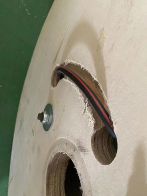 4 6 8 10 12 24 48 96 144 Inti ADSS Kabel Serat Optik Udara Dielektrik Kabel Serat Optik Luar Ruangan