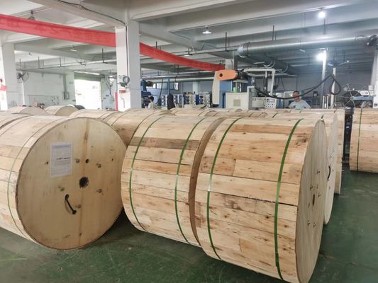 Kabel Serat Optik Bulat Panjang Untuk Jaringan Internet GYXTW53 Pengubur Langsung Kabel Serat Optik Plastik Dalam Bulk