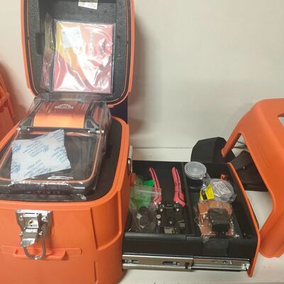 AI 9 Fiber Fusion Splicer Otomatis Mesin Penyambungan Serat Optik FTTH Kerugian Rendah Presisi Tinggi