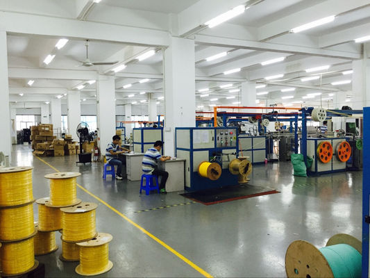 SM MM Om3 Om4 Om5 Simplex 1core 0.9mm Kabel Serat Optik Dalam Ruangan Penyangga Ketat