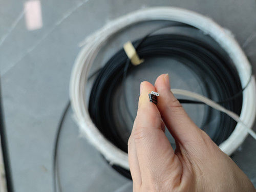 Lapisan Warna 250um G652D 2 Cores Ftth Fiber Optic Drop Cable FRP Diperkuat Untuk Outdoor